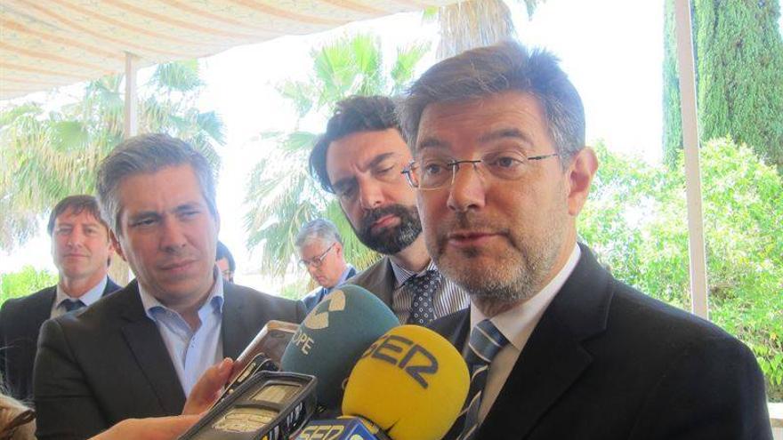 El ministro Catalá sobre la filtración de ingresos de Aguirre: &quot;En política no vale todo&quot;