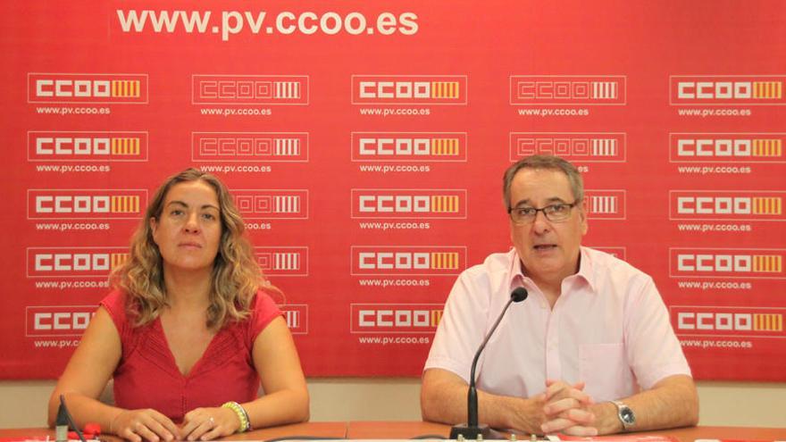 Mila Cano y Arturo León, en la sede de CC OO-PV