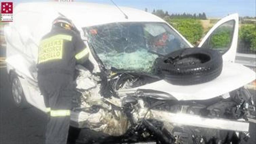 Una colisión frontal en la 340 deja 4 heridos y largas colas en Vinaròs