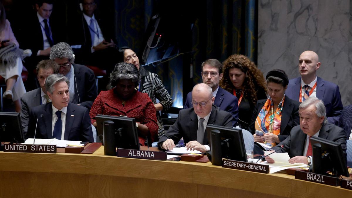 El secretario de Estado de EEUU, Antony Blinken; la embajadora de EEUU en Naciones Unidas, Linda Thomas-Greenfield; el ministro de Exteriores de Albania, Igli Hasani, y el secretario general de la ONU, António Guterres, este martes durante la reunión del Consejo de Seguridad.