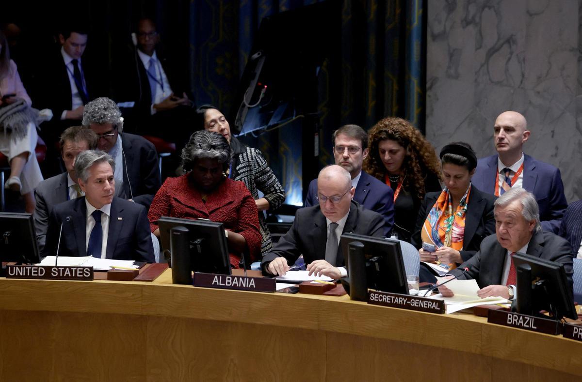 El secretario de Estado de EEUU, Antony Blinken; la embajadora de EEUU en Naciones Unidas, Linda Thomas-Greenfield; el ministro de Exteriores de Albania, Igli Hasani, y el secretario general de la ONU, António Guterres, este martes durante la reunión del Consejo de Seguridad.