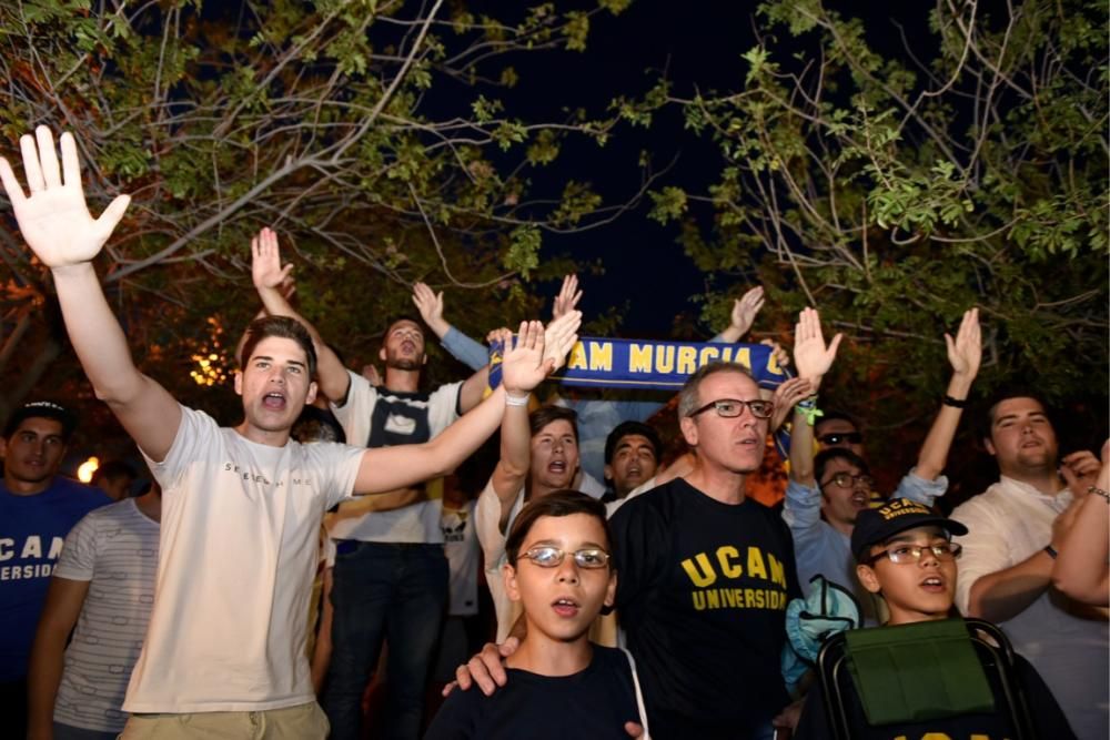 Los aficionados del UCAM lo celebran desde la universidad