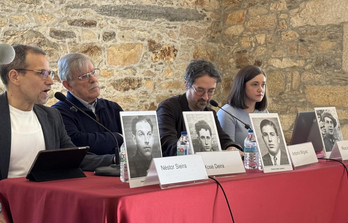 Nestor Sieira, esquerda, Xosé Deira, Antonio Míguez e Rocío L. Yáñez, en Boiro.