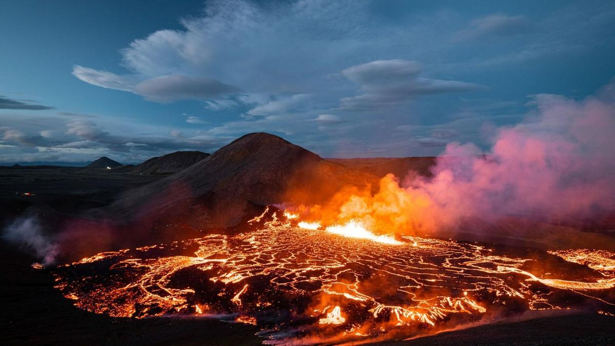 Un canario en Islandia habla sobre la inminente erupción volcánica