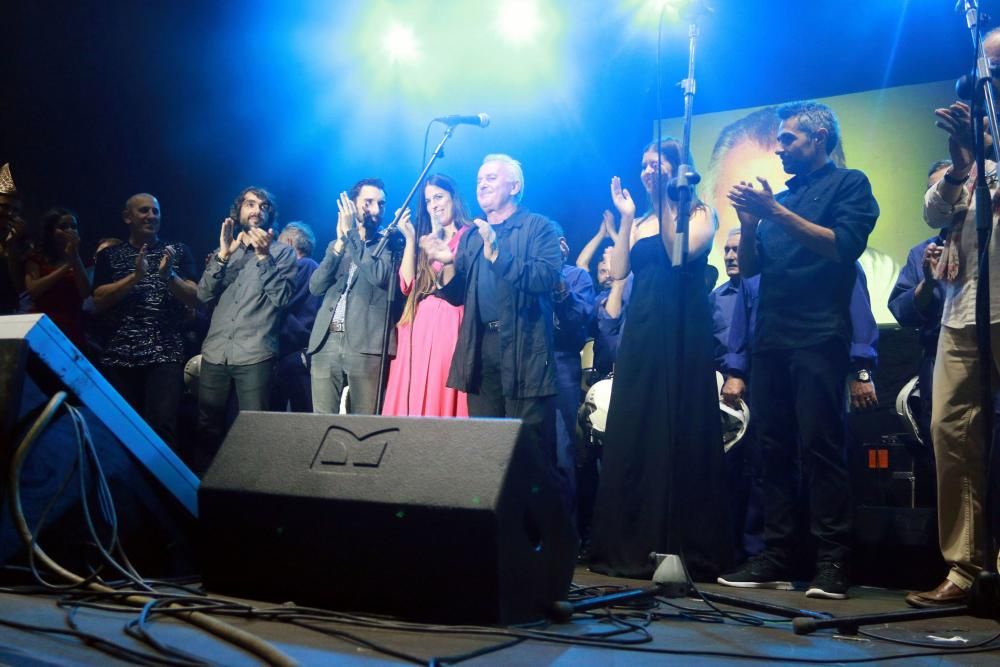 Concierto de homenaje a Víctor Manuel en la fiestas de San Xuan de Mieres