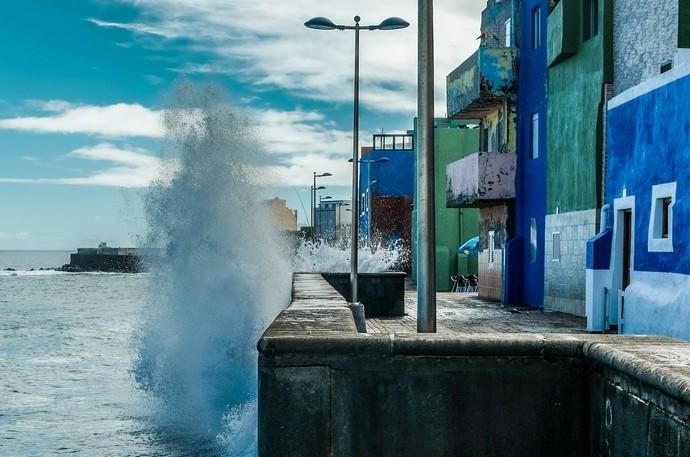 09-11-18. LAS PALMAS DE GRAN CANARIA. OLAS EN ...