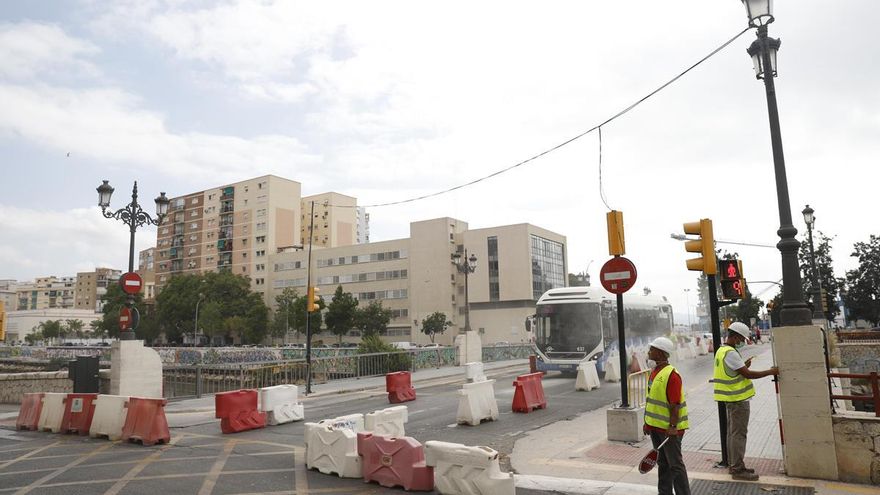 El Área de Movilidad reordena la circulación en el puente del Carmen