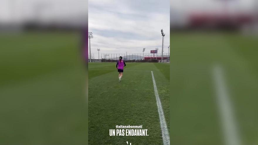 ¡Aitana Bonmatí vuelve a pisar el césped preparándose para su vuelta al campo de juego!
