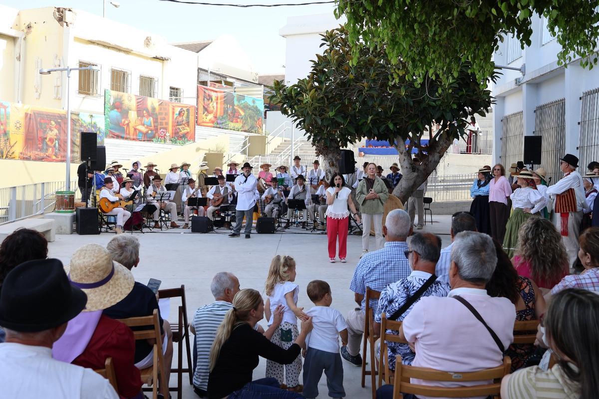 La Universidad Popular de Cono Sur reúne a 200 personas en la celebración del Día de Canarias