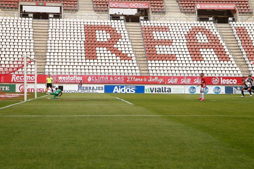 El Real Murcia no levanta cabeza (0-0)