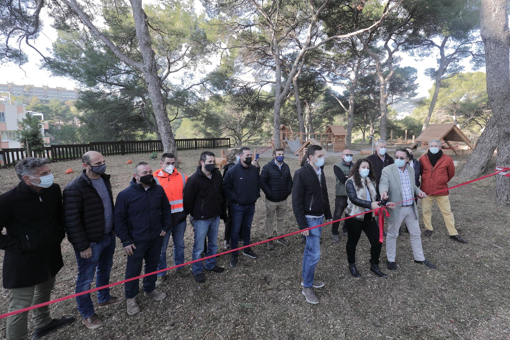 Cort inaugura el parque de aventuras del bosque de Bellver entre protestas vecinales