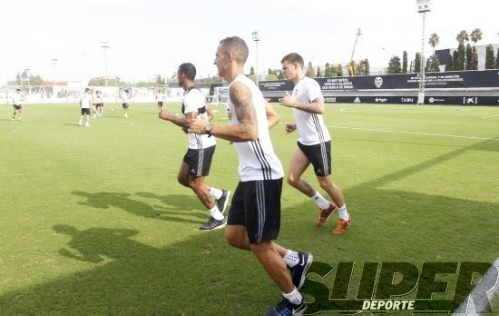 Caras largas tras perder ante el Betis