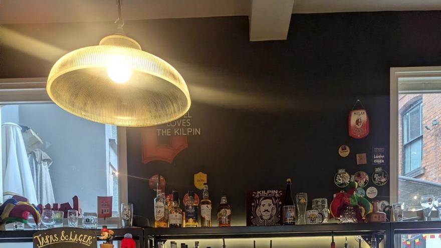 Nottingham celebra as Letras Galegas con cervexa, chourizos e pementos