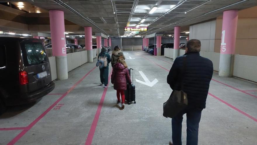 Aena pone fin a los líos en el parking del aeropuerto de Vigo: 366.000 euros para acabar con las confusiones de los conductores