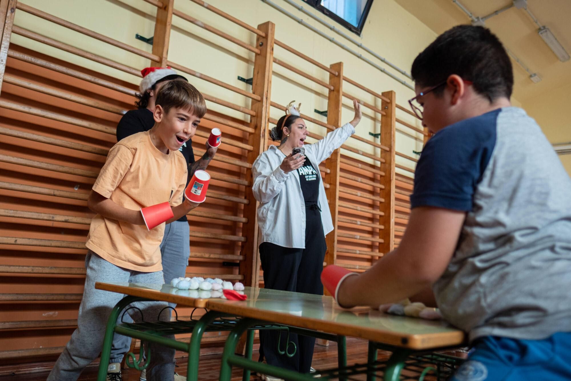 Fiesta de Navidad en el colegio Santa Cruz de California