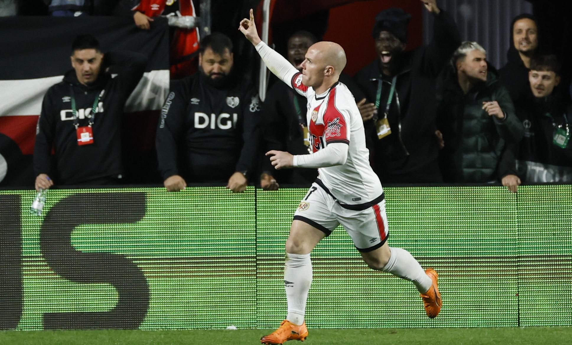 La brutal contestación de Isi Palazón a un aficionado del Sevilla que ya acumula más de 2 millones de visitas