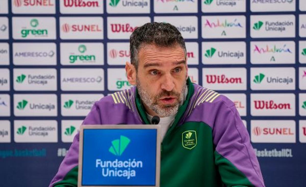 Ibon Navarro, durante su comparecencia ante la prensa.