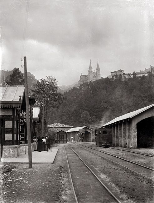 Una de las imágenes de principios de siglo de los trabajos en el enclave de Covadonga.