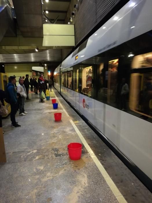 Goteras en la estación de metro de Colón.