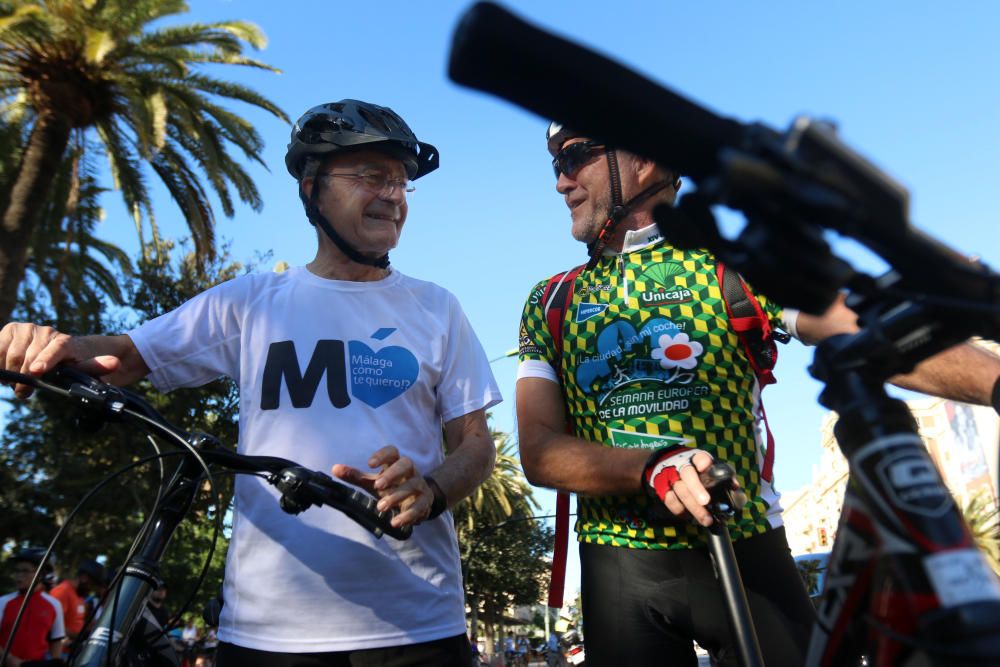 Miles de malagueños participan en la actividad de la Semana Europea de la Movilidad, tomando la salida en el Paseo del Parque