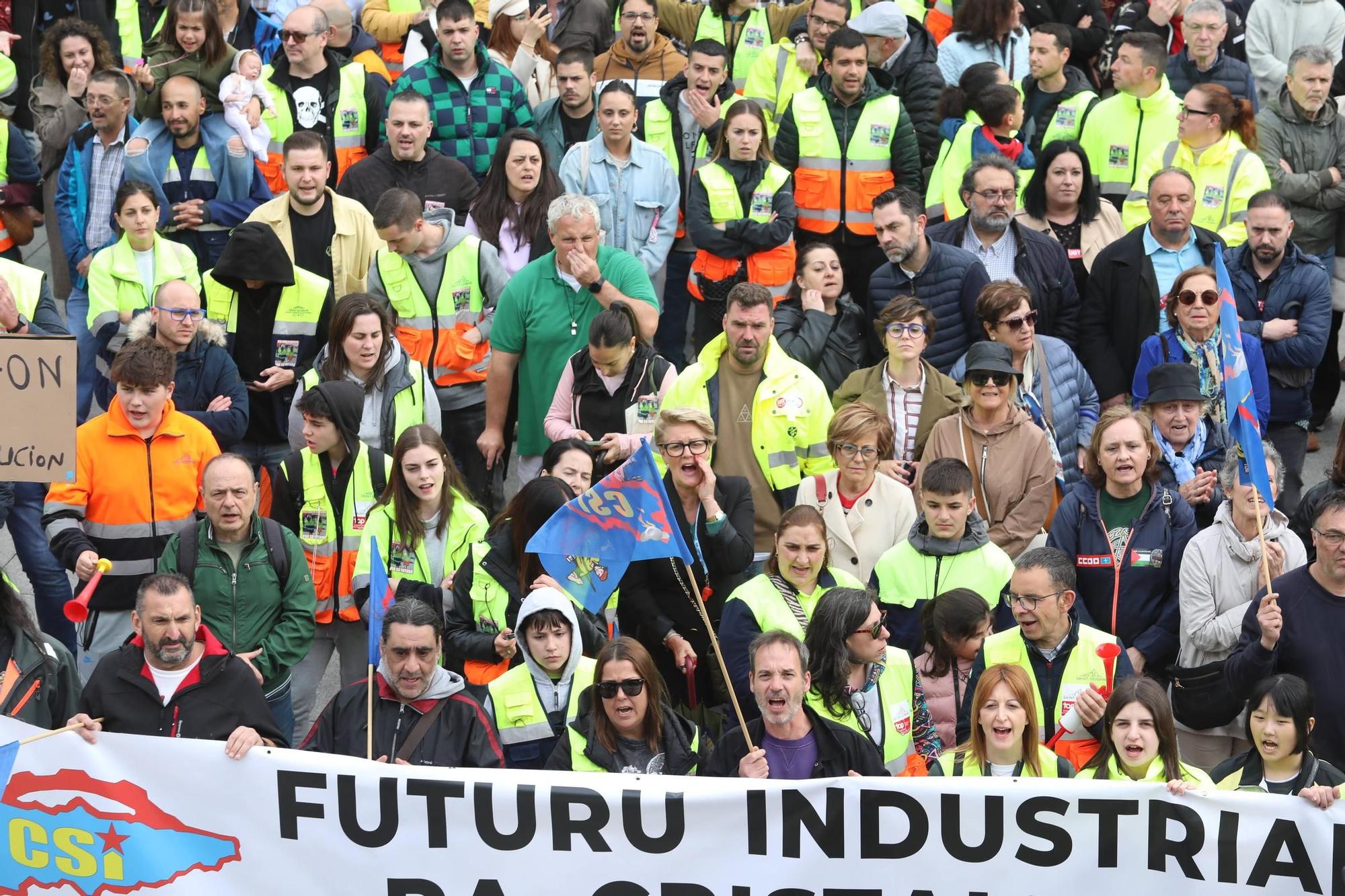 EN IMÁGENES: El avance de la protesta contra la cierre de Saint-Gobain en Avilés