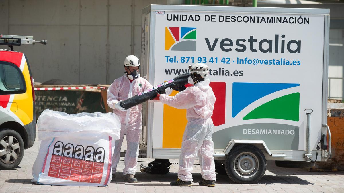 Vestalia está inscrita en el RERA como empresa de desamiantado autorizada para retirar este material.
