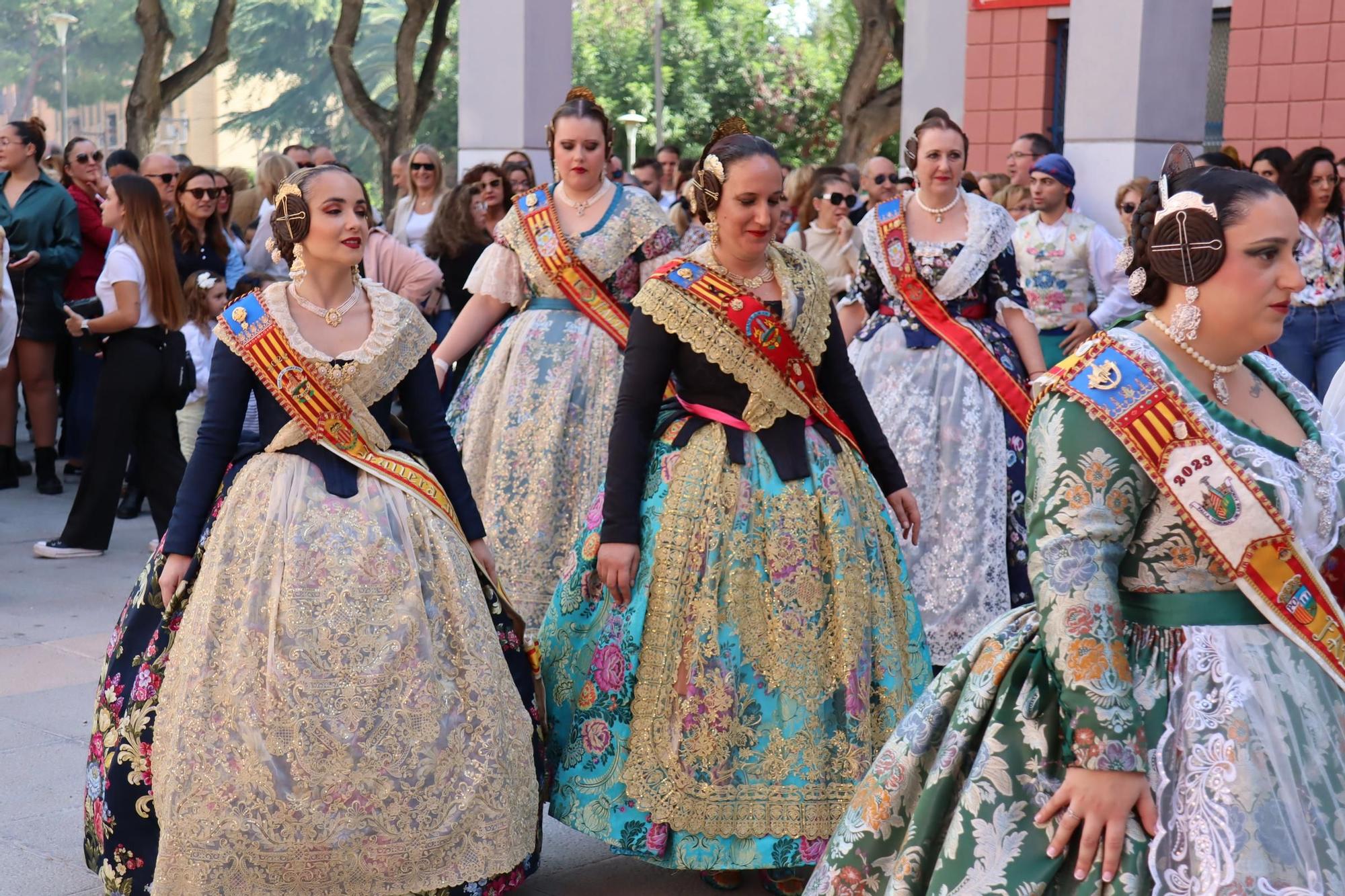 María Estela, la corte, Quart y Xirivella honran a la senyera más viajera de las Fallas