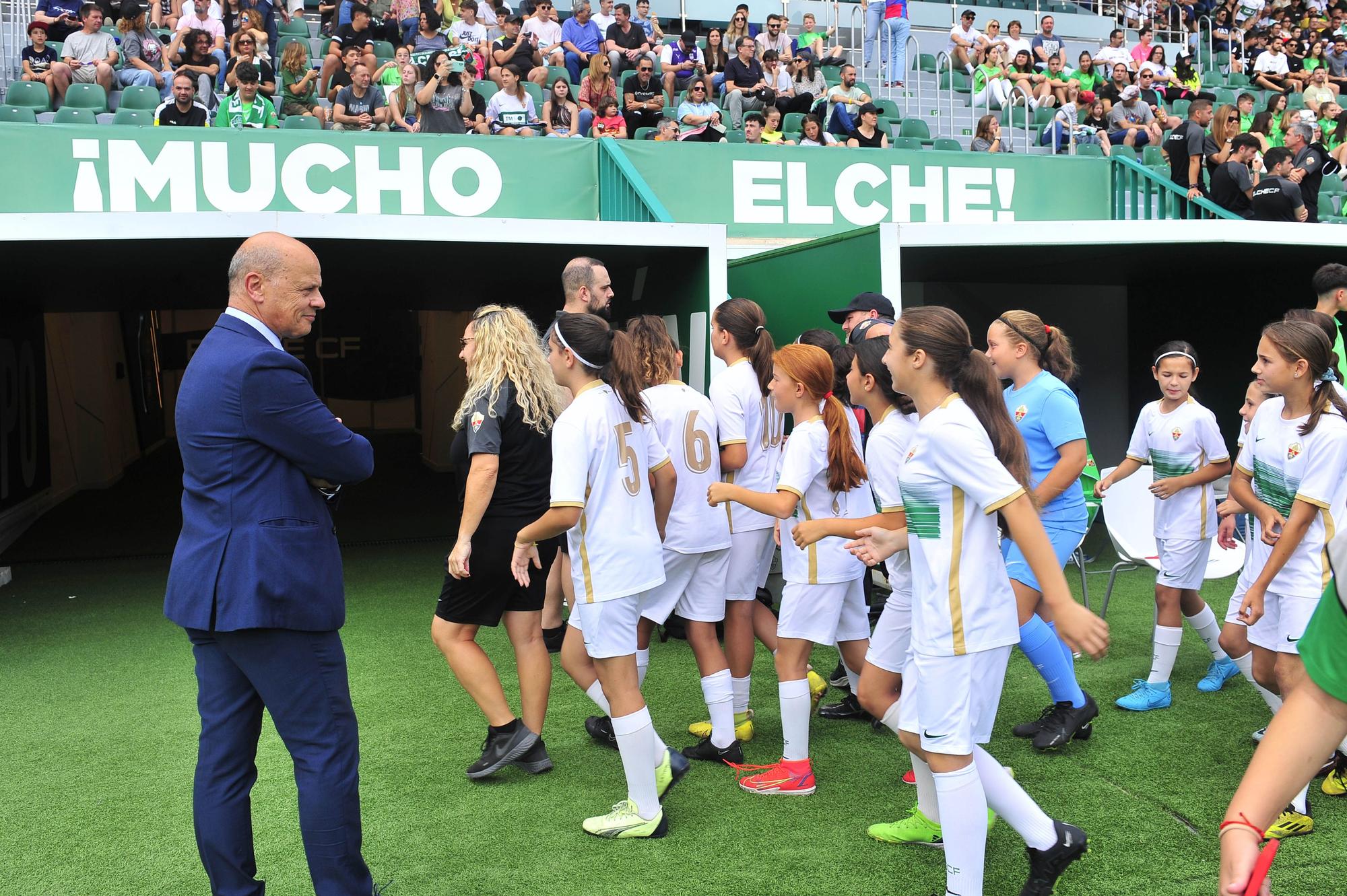 El Elche Femenino celebra su ascenso a Segunda RFEF jugando en el Martínez Valero