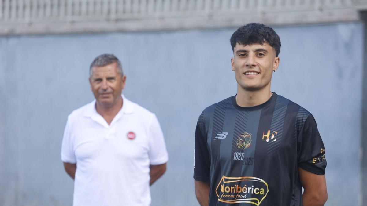 Presentación de Manu Figueroa como nuevo jugador del Estradense.