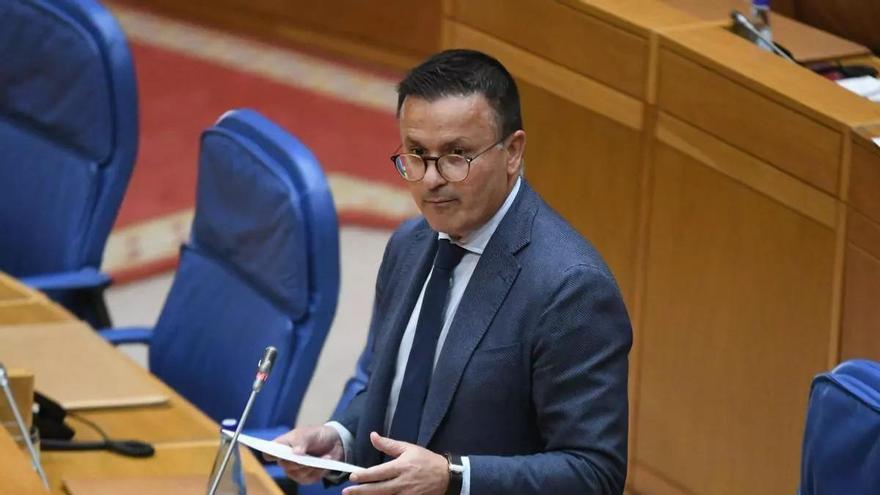 Piden explicaciones al conselleiro de Emprego por una sanción laboral a la empresa de su familia al contratar a dos trabajadores en situación irregular