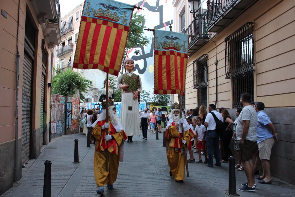 Procesión en el Barrio del Carmen y "cant de la carxofa"