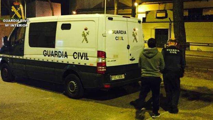 Arrestado por atracar  dos estancos en Carcaixent