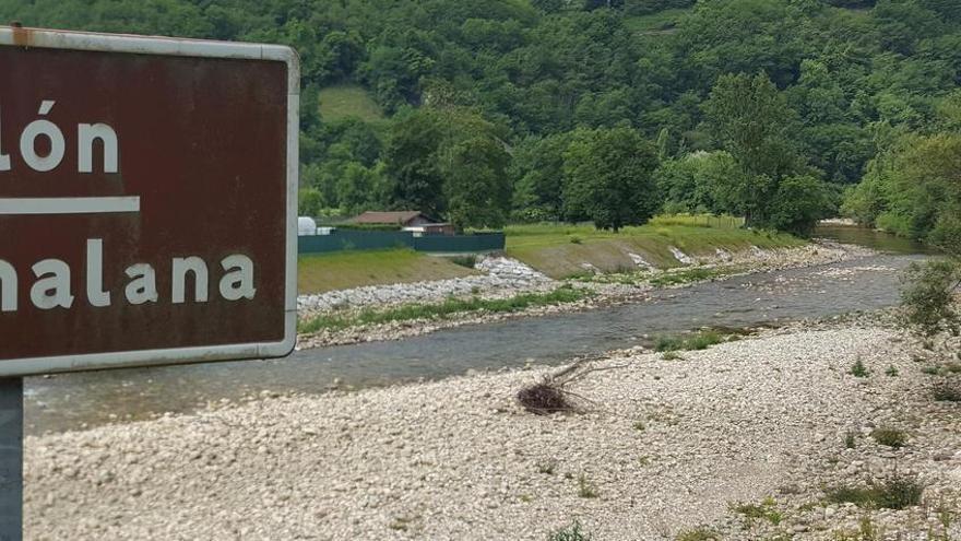 La recuperación de la playa fluvial de la Chalana, en Laviana, recibe 1,8 millones de los fondos europeos