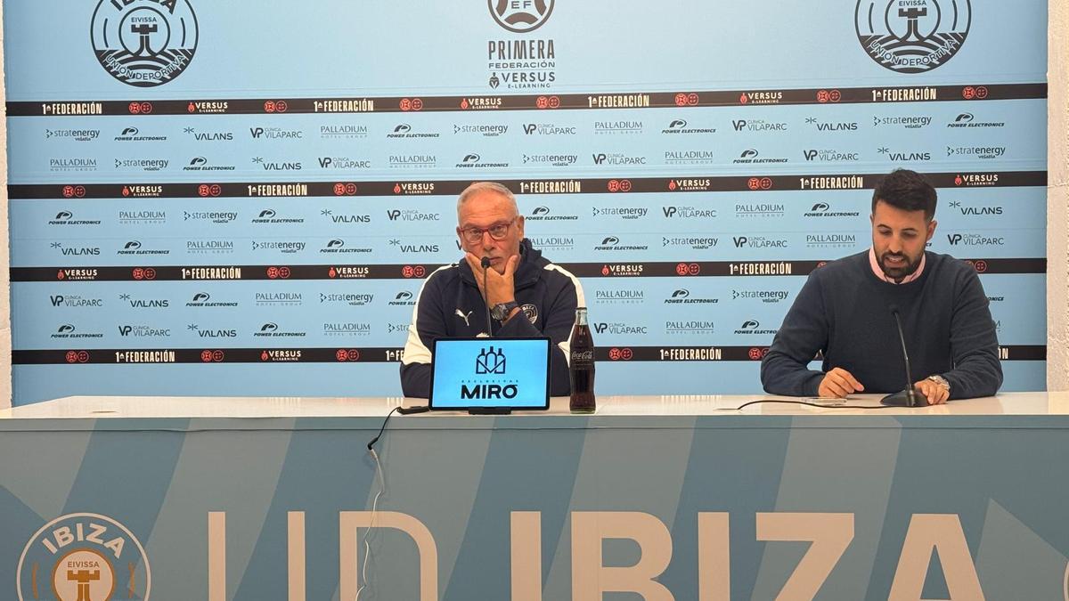 Imagen de Miguel Álvarez en la rueda de prensa posterior al partido ante el Algeciras