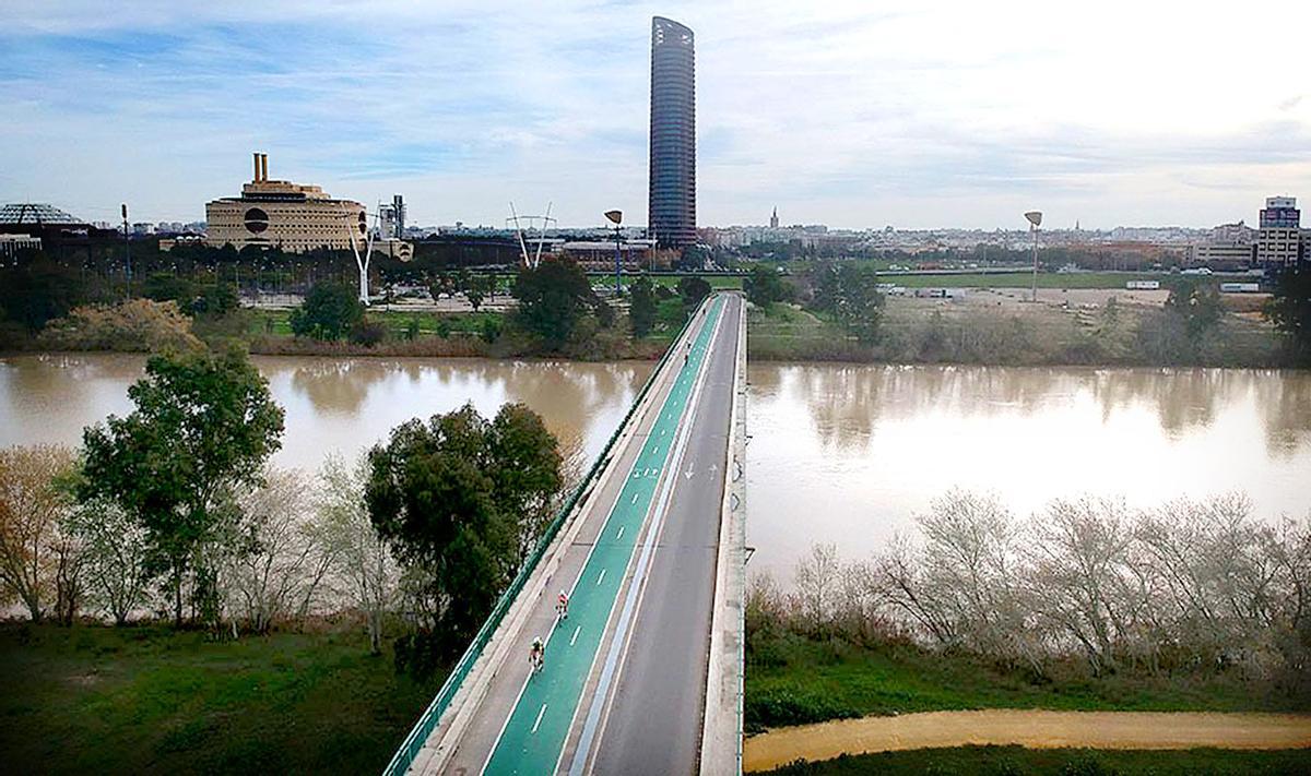 El puente adaptado para el carril BUS VAO