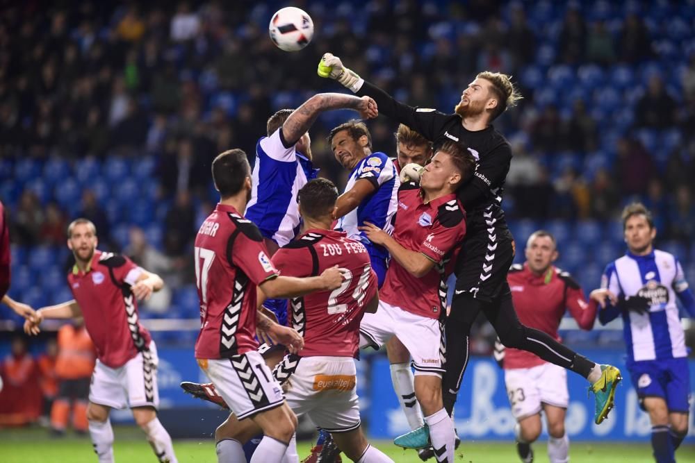 El Dépor empata en el descuento ante el Alavés