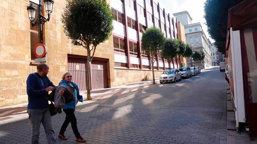 La parada de la calle Alonso Quintanilla donde el secuestrador se subió al taxi el domingo.