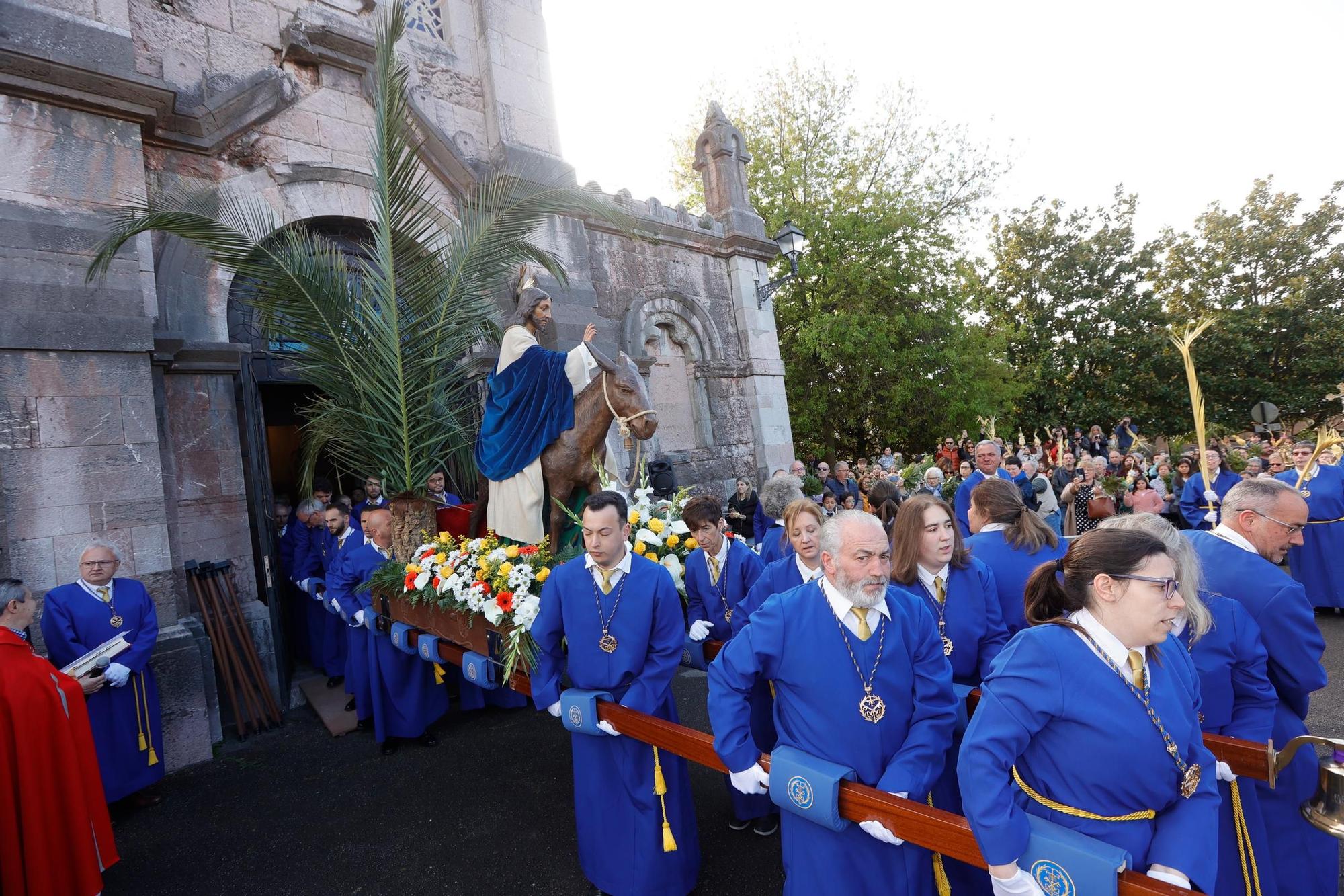 Procesión de La Borriquilla en San Pedro de los Arcos (Oviedo).