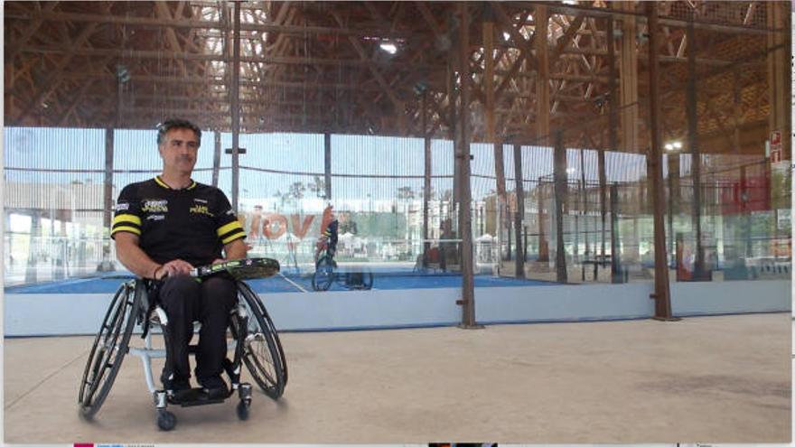 Luis Peinado, en las pistas del Polideportivo Juan Antonio Samaranch.