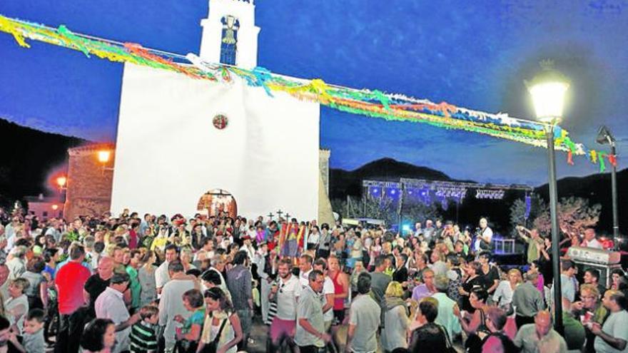 Gran afluencia de gente tras la procesión.