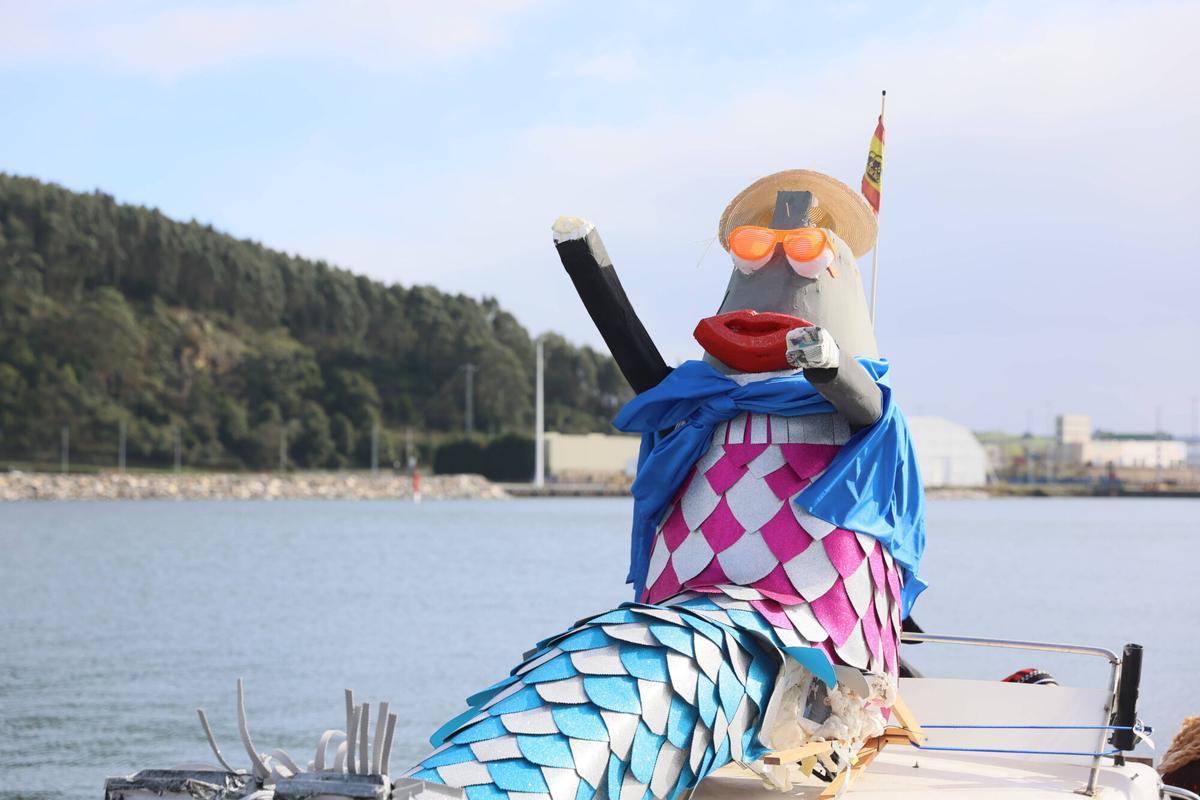 En imágenes: El desembarco de la Sardina abre el Antroxu de Avilés