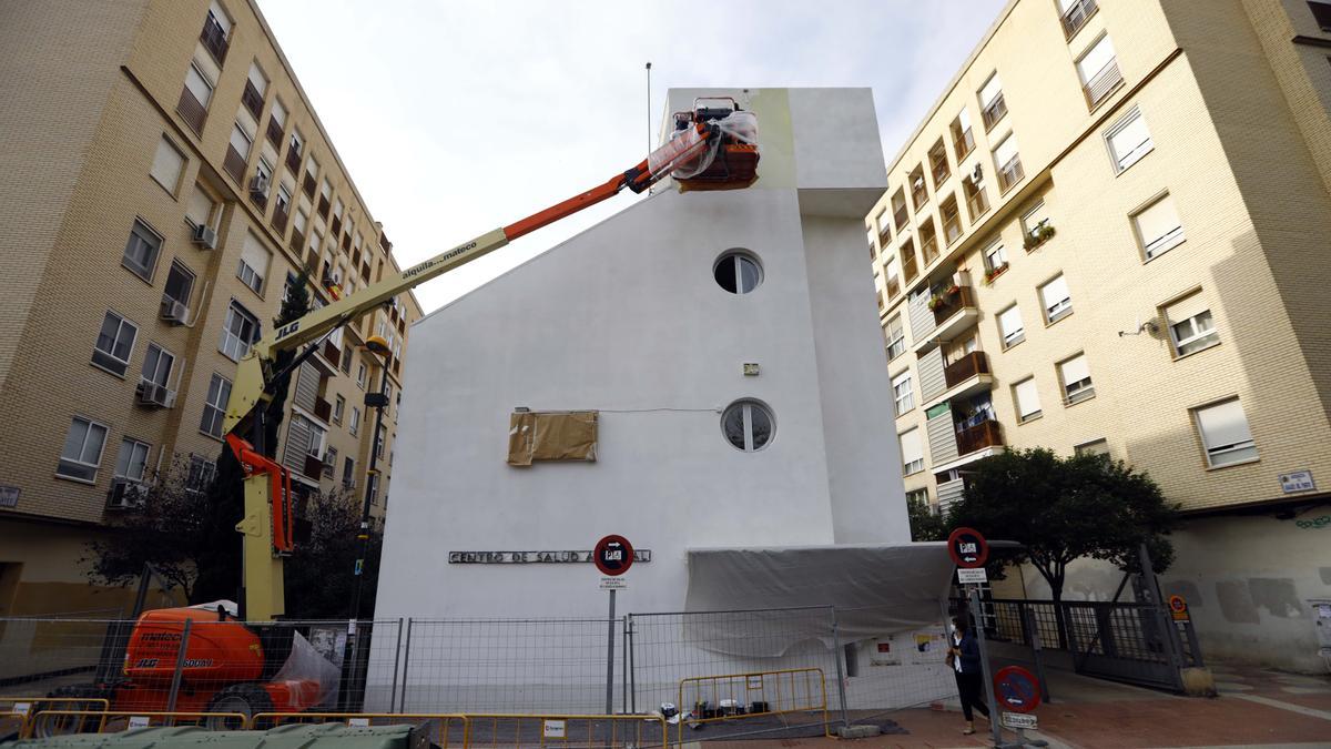 Nelio ya ha empezado su intervención en el centro de salud del Arrabal.