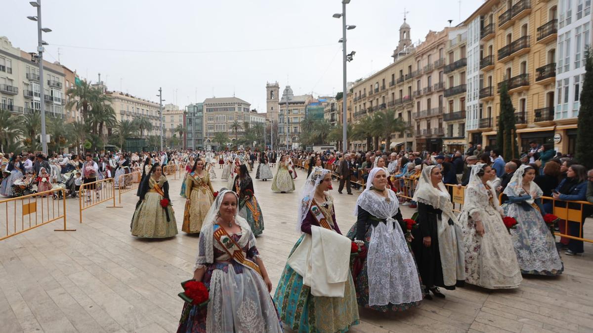 La ofrenda ha sido el foco de la polémica por los retrasos.