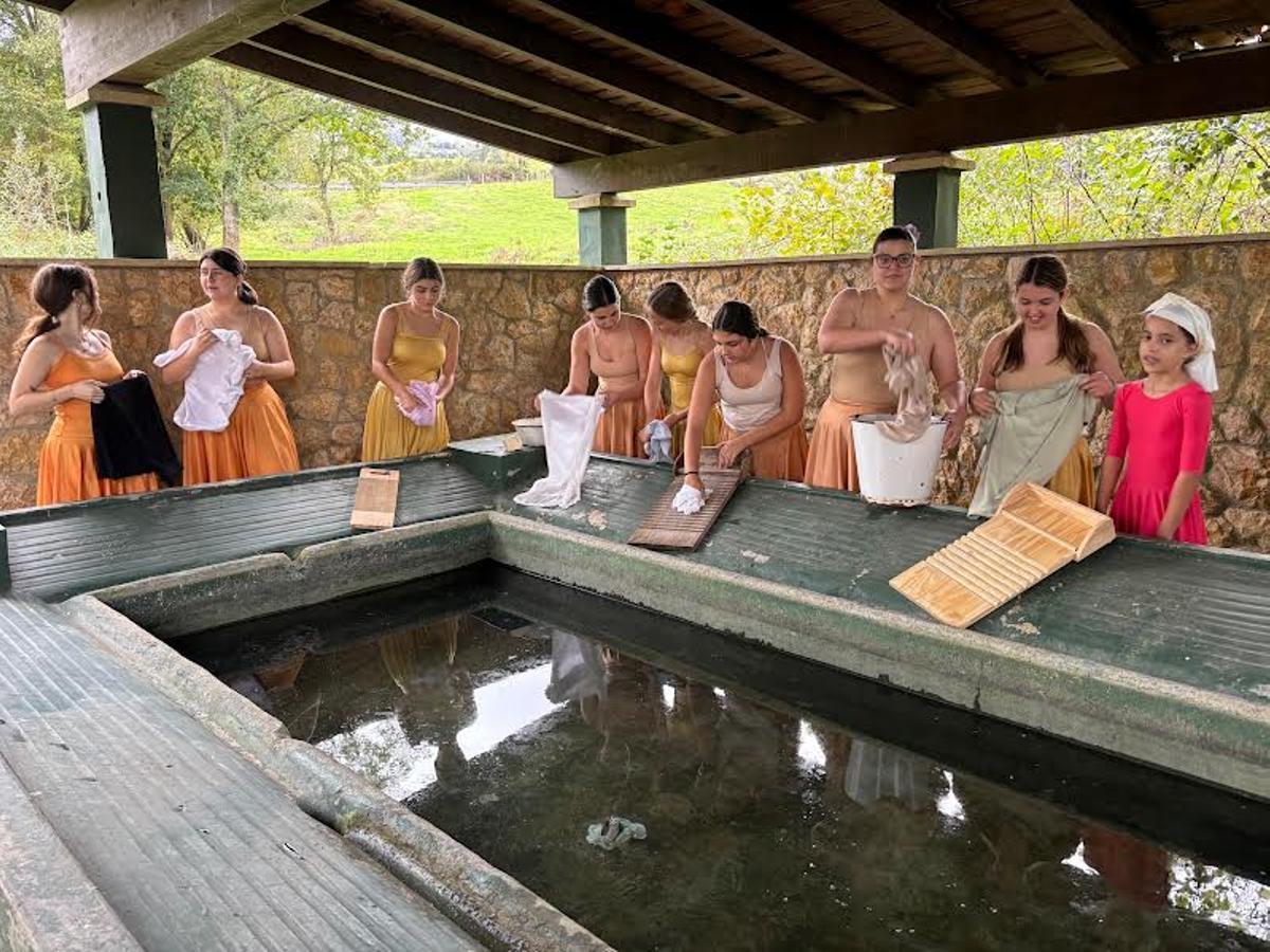 Las integrantes de Mar de Violetas, en el lavadero.
