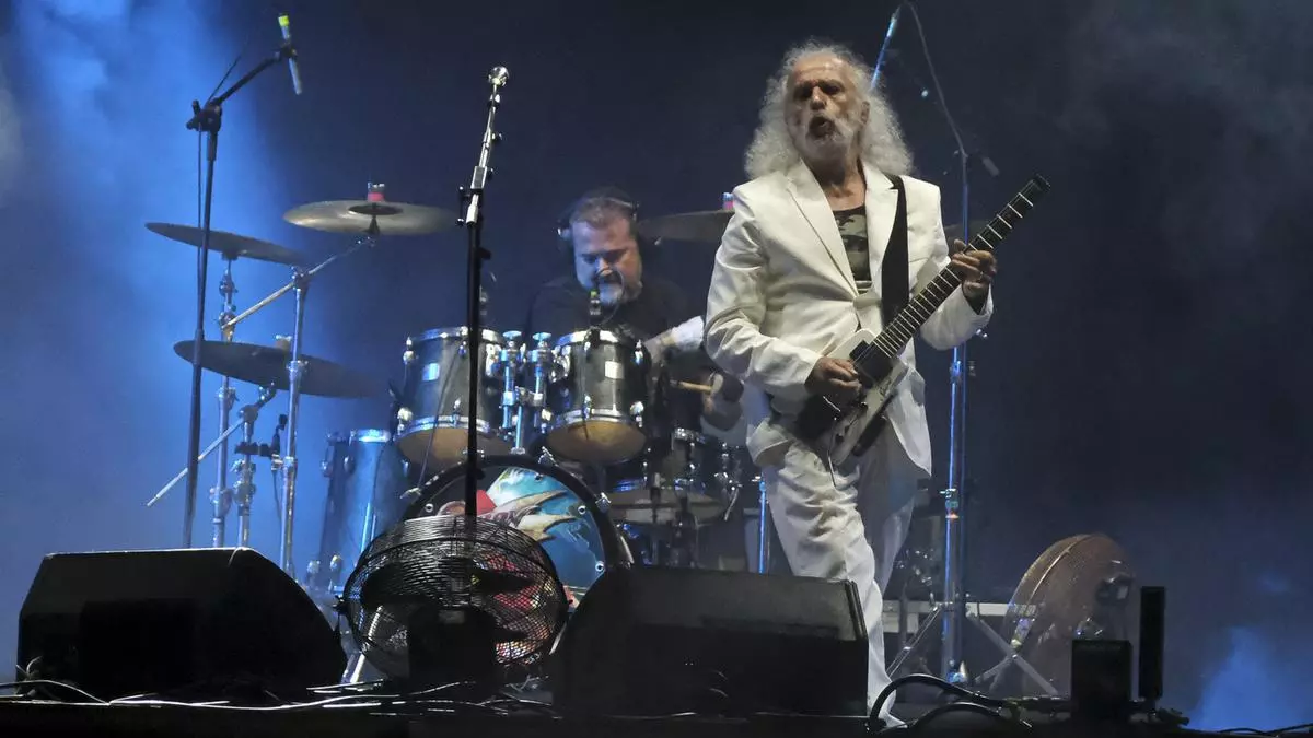 El hard rock de Barón Rojo sube el ‘Volumen brutal’ del FiestoRon