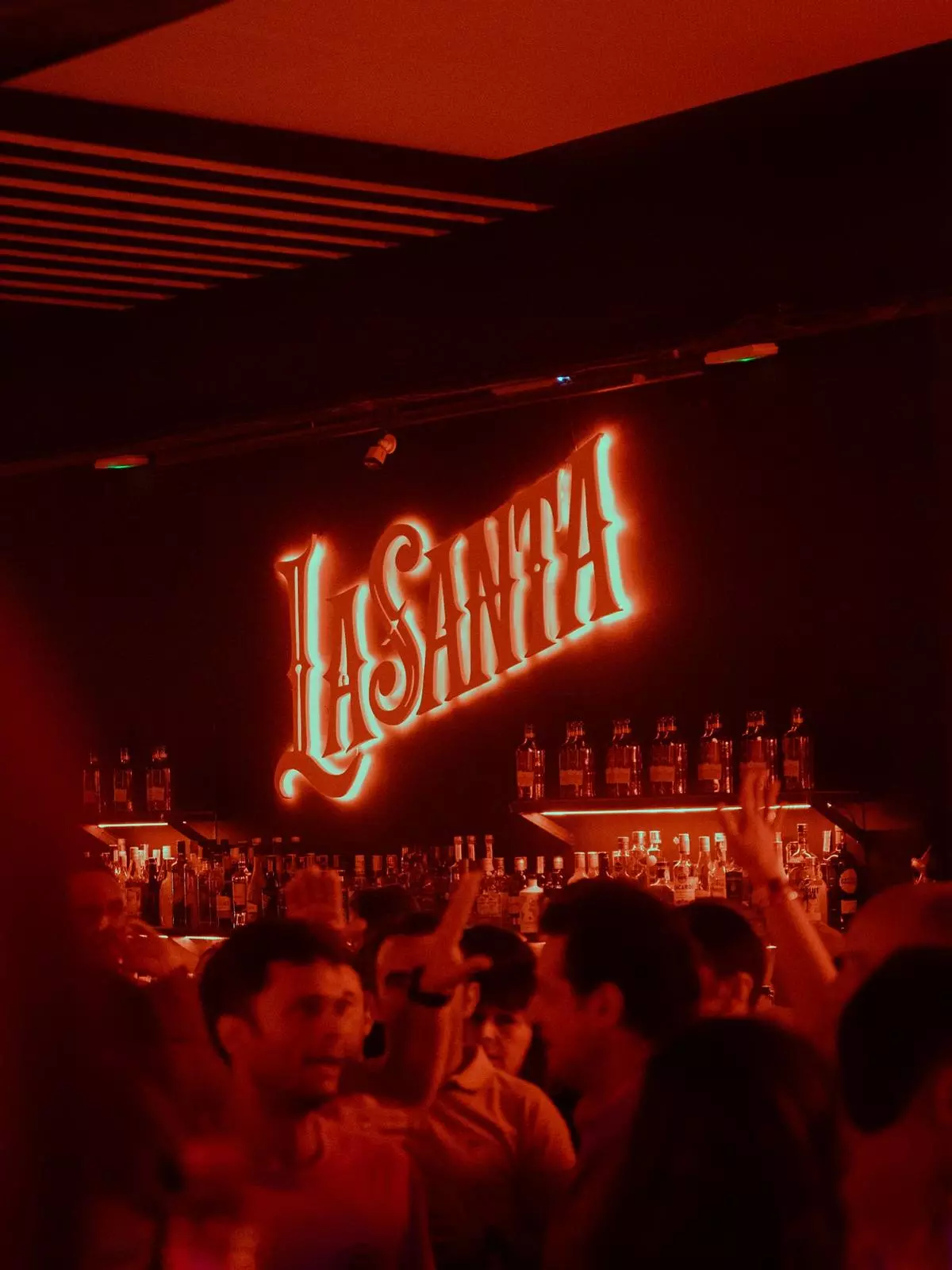 El dueño de La Santa niega que hubiese un desalojo en su local de copas