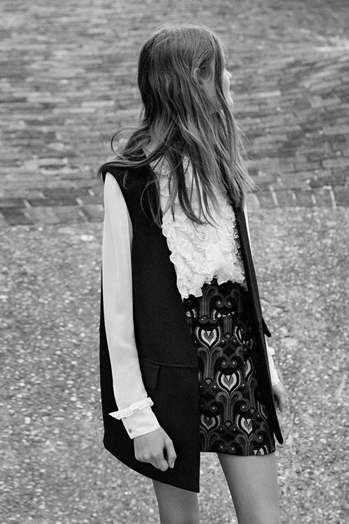 Zara Trafaluc otoño/ invierno 2015-2016: look con chaleco y minifalda