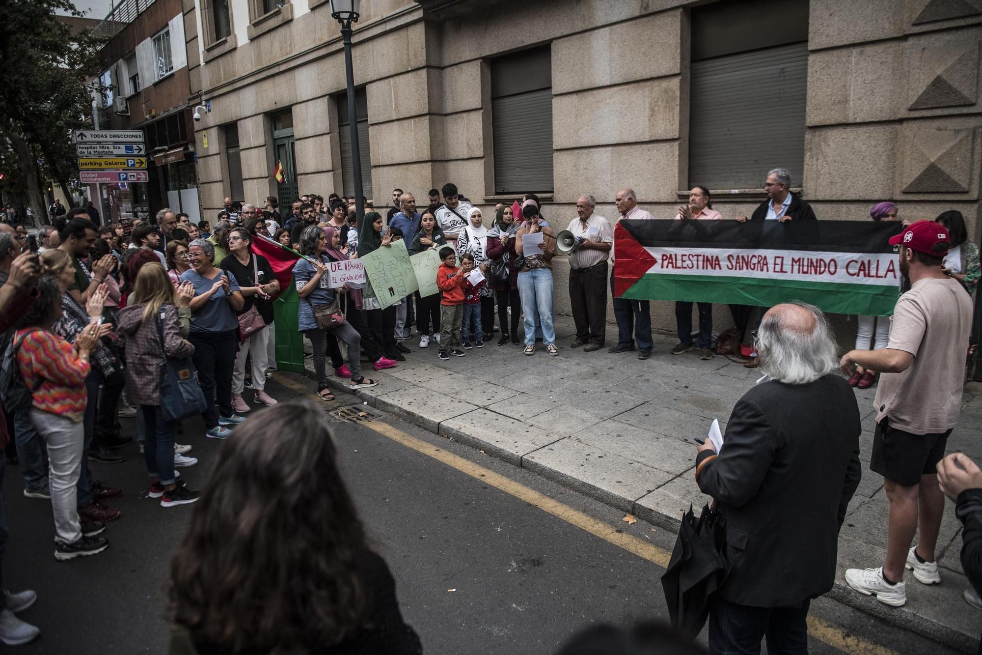 GALERÍA | Concentración en apoyo al pueblo palestino en Cáceres