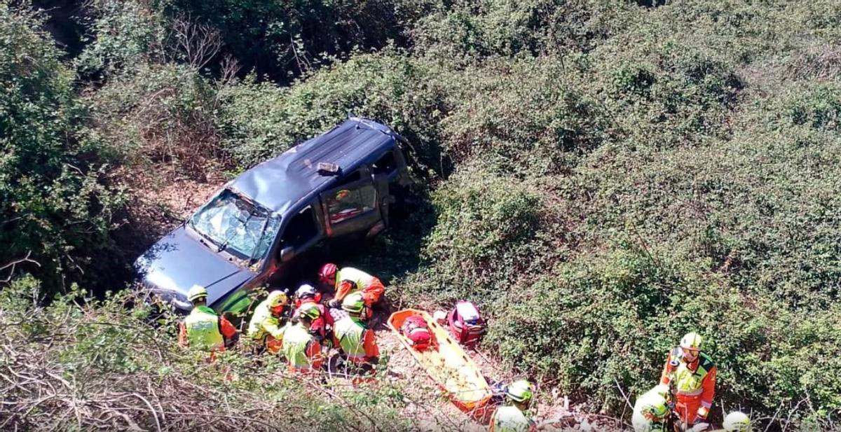 El coche se ha precipitado por el barranco en Aielo de Malferit