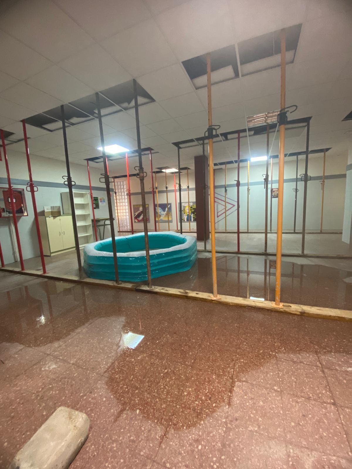 Imagen de goteras en el centro.